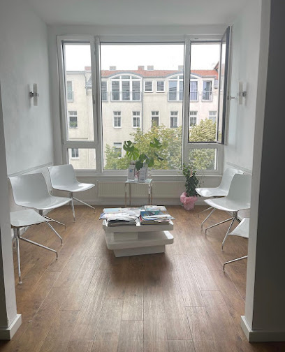 Dr. Nahed Naes HNO Praxis und Ästhetik Zentrum - Berlin 1 AF1QipNOnUfhs0 0n6YxA6 1TPuj FBeM4myjU9vg 8Cw408 h504 k no