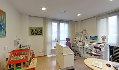 Herr Dr. med. Joachim Mayer-Brix - Erlangen 1 AF1QipNgtQTvcb Udwx2y3sGykh 5vWzn6gxl4K5PxTTw408 h240 k no pi 0 ya352.76855 ro 0 fo100