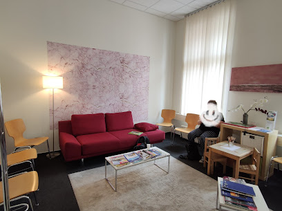 AF1QipNNQojkRFE3zESuuc9k17sWFtyRZiNUrIQyOyaMw408 h305 k no